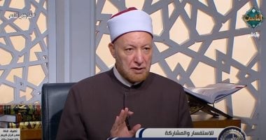 ما حكم قراءة القرآن من المصحف فى الصلاة؟ أمين الفتوى يجيب.. فيديو الشيخ عويضة عثمان