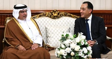 رئيس الوزراء يستقبل ولى عهد مملكة البحرين بمطار القاهرة الدولى رئيس الوزراء وولى عهد مملكة البحرين