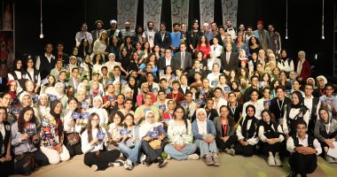 المشاركون فى البرنامج الرئاسى لتأهيل النشء للقيادة يشهدون عرض حواديت