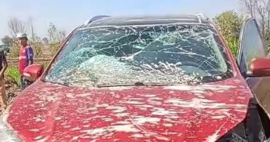 إصابة 3 أشخاص فى انقلاب سيارة من أعلى طريق بنها شبرا الحر 