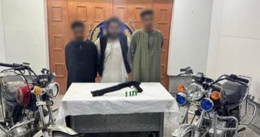 القبض على عصابة سرقة دراجات نارية بالأقصر المتهمين