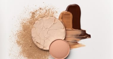 قبل ما ترميه جربى تصلحيه.. حيل ذكية لإنقاذ مكياجك الجاف