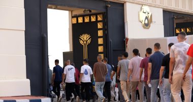 توافد الطلاب على كلية الشرطة لأداء الاختبارات المقررة.. صور