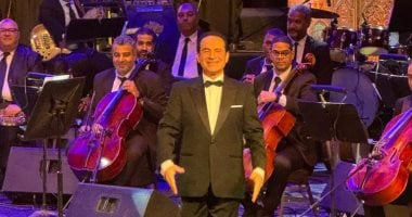 محمد ثروت يبدأ فقرته باحتفالية المولد النبوي بـ"طلع البدر علينا" محمد ثروت