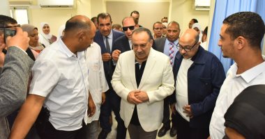 محافظ أسيوط يشهد التشغيل التجريبى لمستشفى أورام ديروط.. صور