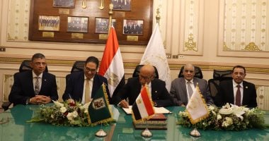 رئيس جامعة القاهرة يقدم التهنئة لرئيس محكمة النقض بمنصبه الجديد رئيس جامعة القاهرة يقدم التهنئة لرئيس محكمة النقض بمنصبه الجديد