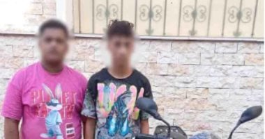 فيديو اعتداء يشعل مواقع التواصل وتدخل أمنى عاجل المتهمان بضرب صبي