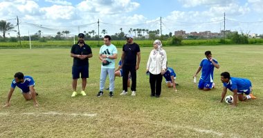 وكيل الشباب والرياضة يتابع استعدادات فريق الكرة الأول بنادى دمياط لاستقبال منافسات الدورى