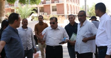 رئيس جامعة جنوب الوادى يتفقد استعدادات العام الدراسى الجديد