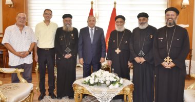 محافظ بورسعيد يستقبل وفدًا من الكنيسة للتهنئة بذكرى المولد النبوى الشريف