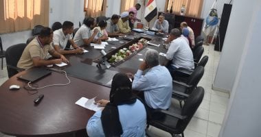 رئيس مياه الأقصر يعقد اجتماعًا لمتابعة مشروعات "حياة كريمة".. صور
