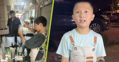 طفل صينى يكسب 550 دولارا شهريا من بيع الشاى بالحليب وأمه تشيد ببراعته