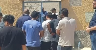 تشييع جثمان شقيق خالد بيبو بمقابر العائلة فى السويس.. صور