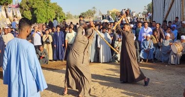 لعبة الرجال.. استمتع بحلقات التحطيب فى المولد النبوى بالأقصر.. فيديو