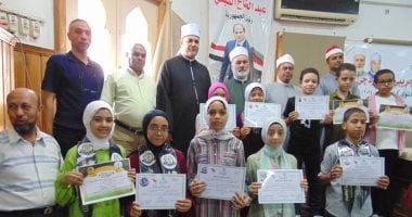 رئيس منطقة سوهاج الأزهرية يكرّم المتفوقين بالمعاهد التجريبية والنموذجية