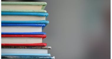 ما حكم شراء الكتب المستعملة بسعر أرخص من أماكن مخصصة لها؟.. الإفتاء توضح