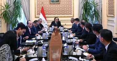 رئيس الوزراء يلتقى رئيس شركة صينية مُصنعة لمكونات محطات الطاقة الشمسية والرياح الدكتور مصطفى مدبولي رئيس مجلس الوزراء