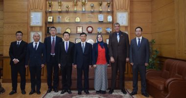 نائب رئيس جامعة بنها تستقبل وفدا من مقاطعة هوباى لإنشاء أول معمل مشترك