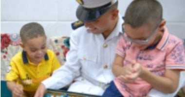 وزارة الداخلية تنثر البهجة بحلوى المولد فى المستشفيات ودور الرعاية.. الشرطة تحتفل بالمولد النبوى الشريف مع الأطفال والعمالة غير المنتظمة.. و"كلنا واحد" مبادرة إنسانية شاملة من الداخلية تعبر عن الأمن الإنسانى