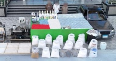 الداخلية تفكك مصنعًا سريًا لإعادة تدوير المخدرات بقيمة ربع مليار جنيه المتهمون والمضبوطات