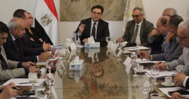 وزير الثقافة يستمع لمقترحات تطوير معرض القاهرة الدولى للكتاب