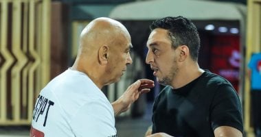 مصطفى أبو زهرة: دعم المنتخب واجب وطنى.. ومبارياته تشبه "ليلة العيد" مصطفى أبو زهرة مع حسام حسن