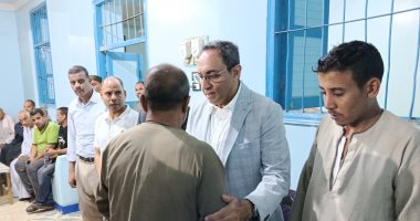 محافظ قنا يقدم واجب العزاء فى شهيد العمل بقرية المراشدة