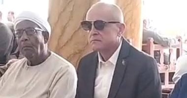 محافظ الأقصر يقدم العزاء لأبناء الساحة الجيلانية فى الشيخ أحمد الجيلانى.. صور