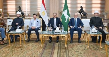 وزيرا الزراعة والشؤون النيابية يتفقدان محطة تعاونية لإنتاج وتعبئة الخضراوات فى إيطاليا وزيرا الزراعة والشؤون النيابية يتفقدان محطة تعاونية لإنتاج وتعبئة الخضروات والفاكهة في إيطاليا