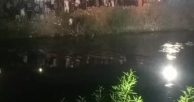 استخراج جثتين من ضحايا سقوط سيارة بمصرف بلبيس.. وجار البحث عن آخرين جانب من الحادث