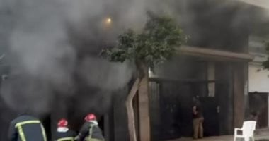 100 دراجة بخارية وسكوتر خسائر حريق معرض شارع الإذاعة بالإسكندرية.. فيديو جانب من الحريق