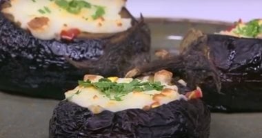 طريقة عمل باذنجان بحشوة الخضار والجبنة الموتزاريلا