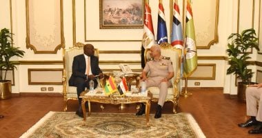 وزير الدفاع يلتقى وزير المالية والتخطيط والقائم بأعمال وزير الدفاع لجمهورية غانا