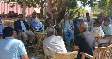 مدير آثار الأقصر يلتقى المرممين في منطقة البر الغربى لبحث مشكلاتهم.. صور