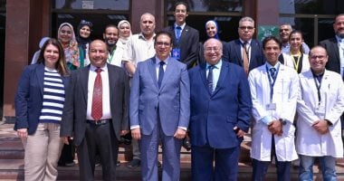 بدء توقيع الكشف الطبي على طلاب جامعة القاهرة الجدد بمستشفى الطلبة.. سامي عبدالصادق: الجامعة توفر الخدمات الطبية والعلاجية مجانا لطلابها طوال سنوات الدراسة.. وملف طبي لمتابعة كل طالب لضمان الرعاية المستمرة.. صور