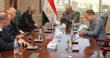 اخبار نيوز : 
                                            وزير الكهرباء يبحث مع شركة 