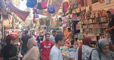 انتعاش سوق الشنط والأدوات المدرسية فى الإسكندرية قبل بدء الدراسة.. فيديو