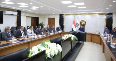 وزير قطاع الأعمال يشكل لجنة لبحث حل مشكلة عمارات أكتوبر التابعة لشركة النصر