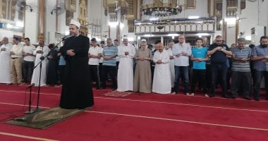 إقامة صلاة خسوف القمر من داخل مسجد النصر بمدينة المنصورة.. فيديو وصور