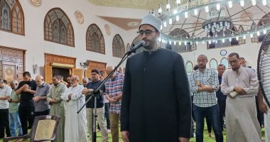 مساجد بورسعيد تؤدي صلاة الخسوف وسط خشوع المصليين.. فيديو