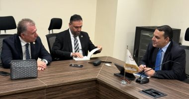 اخبار نيوز : 
                                            التمثيل التجاري: مجموعة تركية كبرى تبحث الاستثمار في مصر بقطاعات السيراميك
                                        