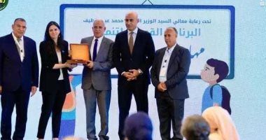 وزير التربية والتعليم يكرم قيادات تعليم الإسماعيلية على تميزهم