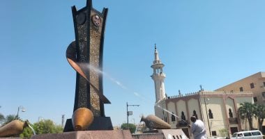 مدينة الأقصر تنظم حملة نظافة بمحيط مستشفى الكرنك وميدان الملك عبد الله.. صور