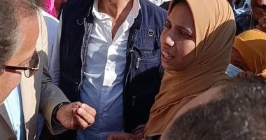 سيدة تبكي أمام وزير الصحة بقنا: علاج شقيقي بـ 150 مليون جنيه.. والوزير يوجه ببحث الحالة سيدة تبكي أمام وزير الصحة بقنا