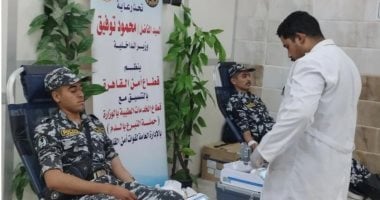 رجال الشرطة يلبّون نداء الإنسانية فى حملة للتبرع بالدم فى القاهرة