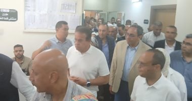 وزير الصحة يصل قنا في جولة تفقدية لعدد من المستشفيات