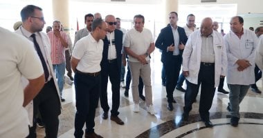وزير الصحة والسكان يرافقه محافظ الأقصر يتفقدان مستشفى شفاء الأورمان