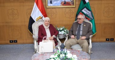 وفد من جامعة الأزهر يزور رئيس هيئة قضايا الدولة لتهنئته