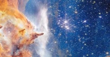 تلسكوب جيمس ويب يلتقط مشهدًا مذهلًا لـ”سديم الكركند” وأكبر نجومه