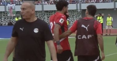 إصابة عمر مرموش فى مباراة مصر وبوركينا فاسو وأسامة فيصل بديلا له
